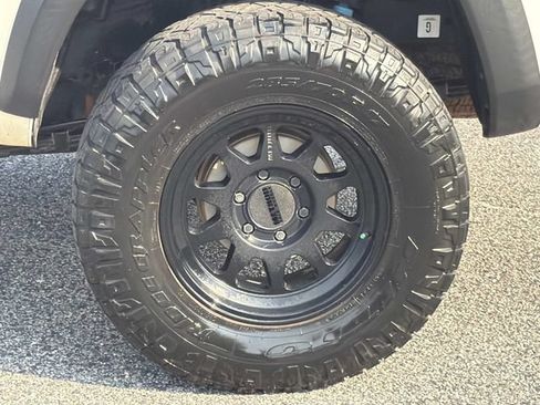 Used 2019 Toyota Tacoma TRD Off-Road AWD/4WD image 12
