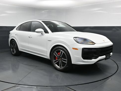 Used 2024 Porsche Cayenne Turbo AWD/4WD image 13