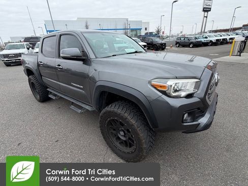 Used 2016 Toyota Tacoma TRD Off-Road image 17