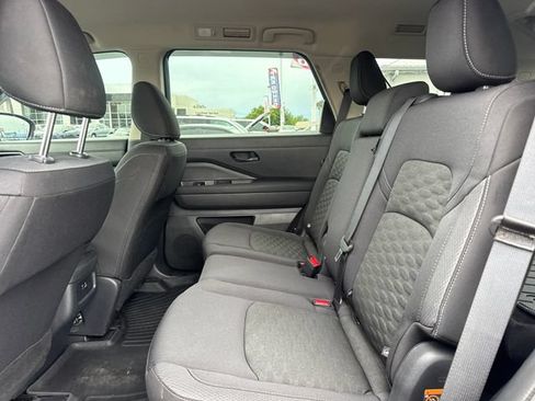 Used 2024 Nissan Pathfinder S AWD/4WD image 11