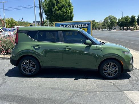 Used 2022 Kia Soul EX FWD image 2
