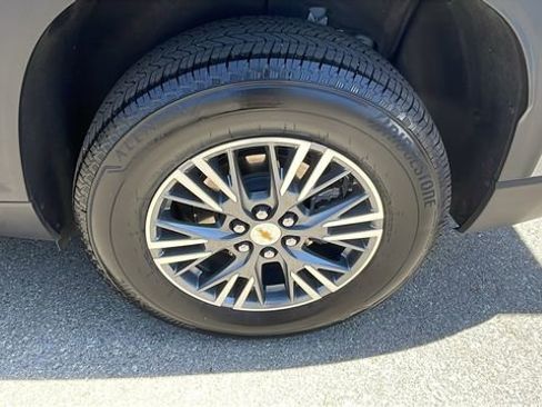 Used 2025 Chevrolet Traverse LT AWD/4WD image 29