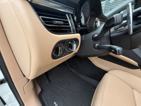 Certified 2025 Porsche Macan image 23