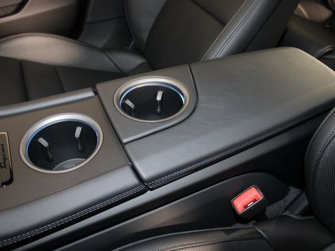 New 2026 Porsche Taycan image 33