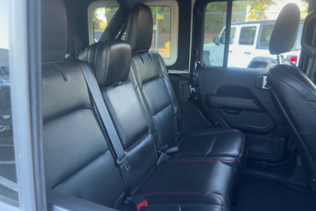 Used 2023 Jeep Wrangler Unlimited Rubicon AWD/4WD image 13
