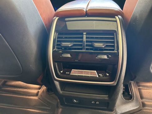 Used 2022 BMW X7 M50i image 32