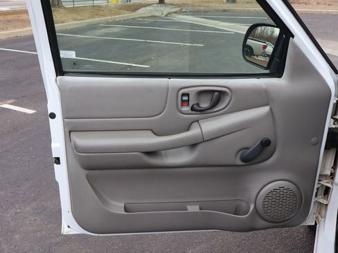 Used 2002 Chevrolet S10 Pickup image 20