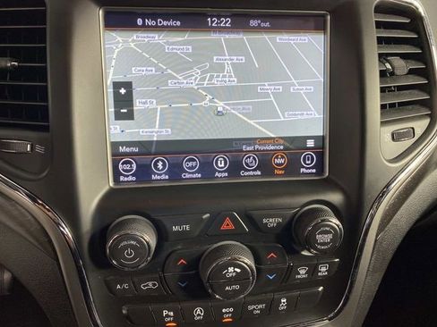 Used 2018 Jeep Grand Cherokee Altitude AWD/4WD image 19