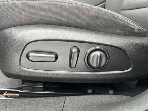 Used 2019 Chevrolet Malibu LT image 20