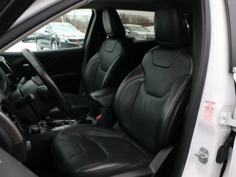 Used 2020 Jeep Cherokee Limited image 11