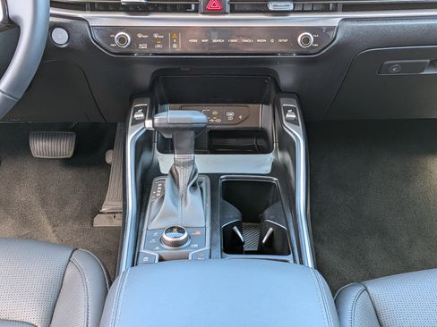 Certified 2025 Kia Sorento S image 24