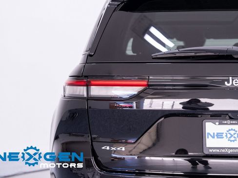 Used 2022 Jeep Grand Cherokee Limited image 53