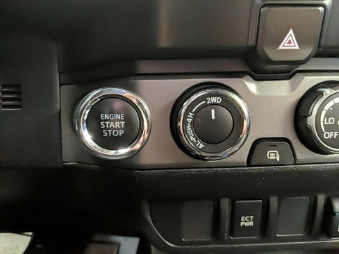 Used 2019 Toyota Tacoma TRD Sport image 21