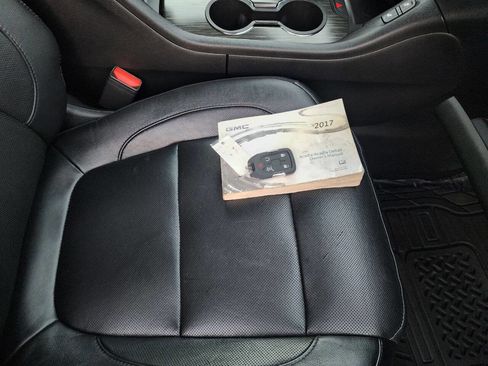 Used 2017 GMC Acadia SLT image 27