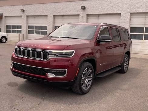 Used 2025 Jeep Wagoneer L 4WD image 5