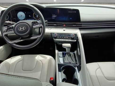 Used 2025 Hyundai Elantra Limited FWD image 20