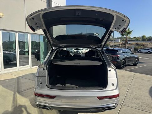 Used 2024 Audi Q5 2.0T Premium w/ Convenience Package image 10