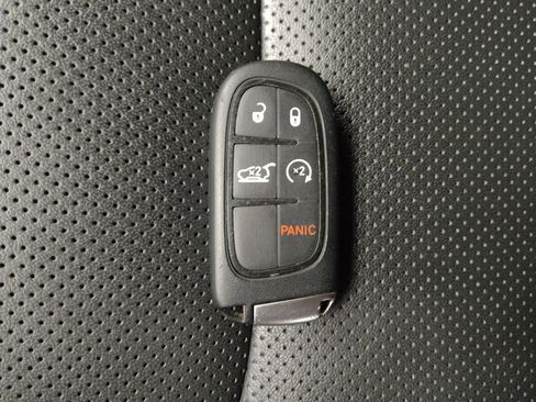 Used 2022 Jeep Cherokee Limited image 32