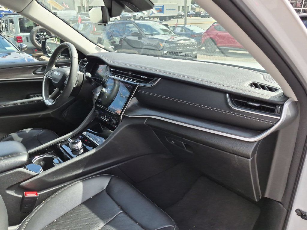 Used 2023 Jeep Grand Cherokee L Limited w/ Luxury Tech Group II AWD/4WD image 29