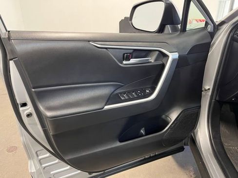 Used 2022 Toyota RAV4 SE w/ Convenience Package image 24