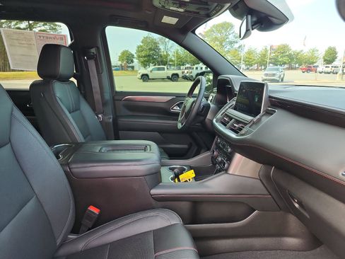 Used 2023 Chevrolet Suburban RST w/ Luxury Package image 9