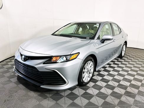 Used 2023 Toyota Camry LE image 6
