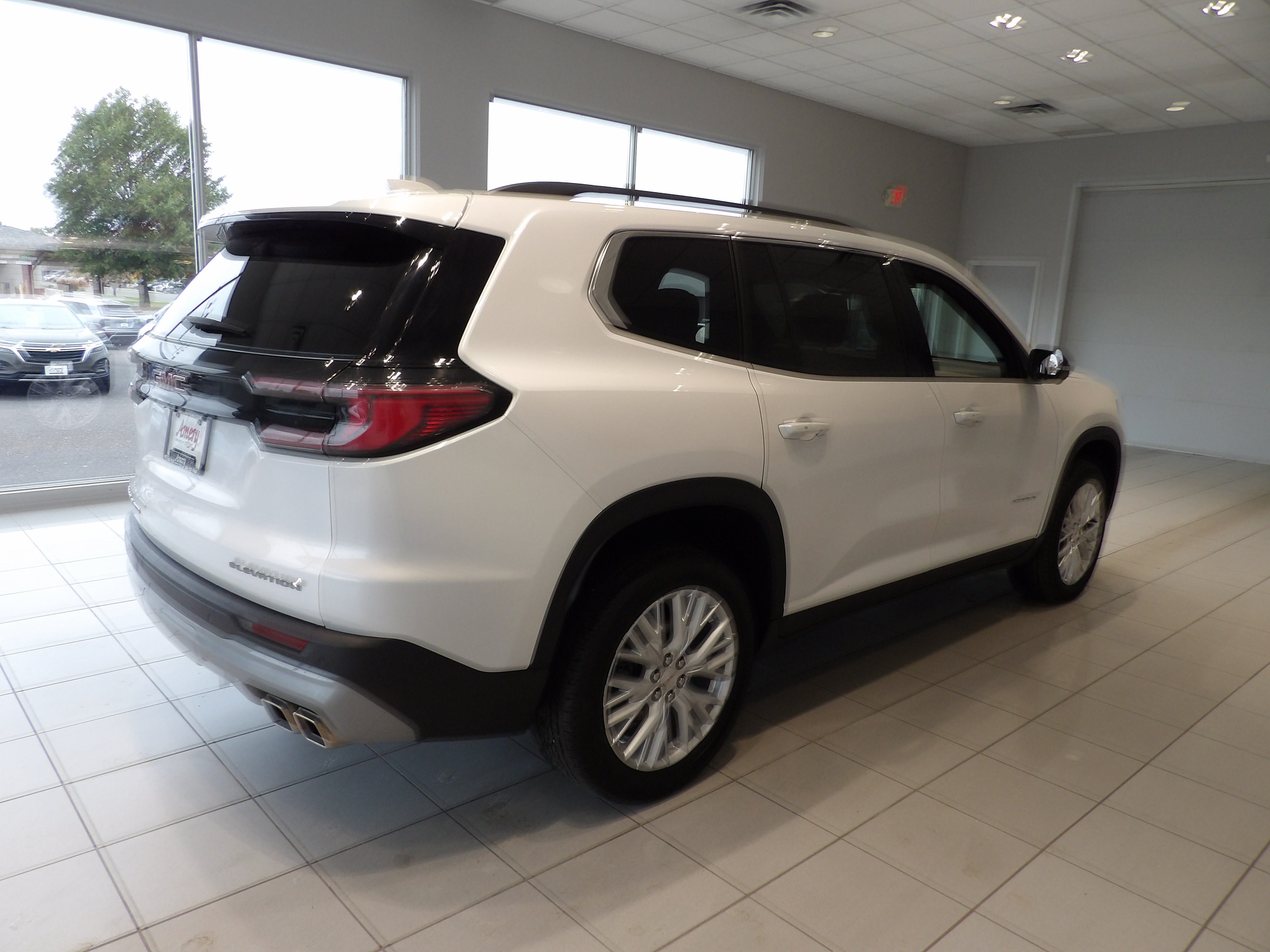 Used 2024 GMC Acadia Elevation w/ Luxury Package AWD/4WD image 4