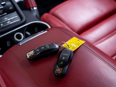 Used 2018 Porsche Cayenne GTS AWD/4WD image 12