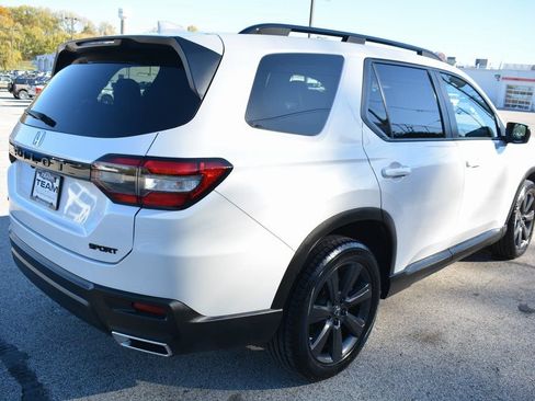 Used 2023 Honda Pilot Sport image 5