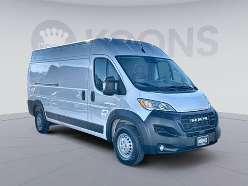 Used 2024 RAM ProMaster 2500 w/ Convenience Group image 10