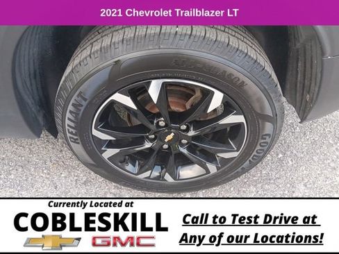 Used 2021 Chevrolet TrailBlazer LT w/ Convenience Package AWD/4WD image 11