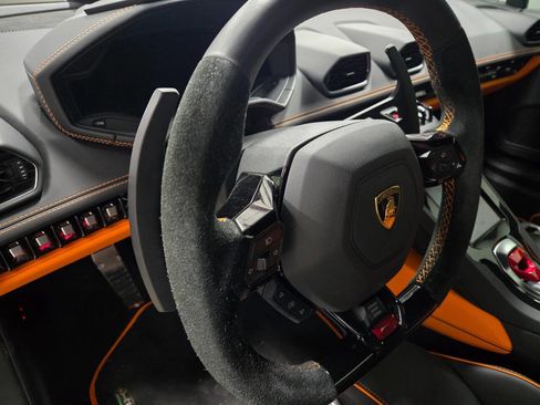 Used 2024 Lamborghini Huracan EVO image 17