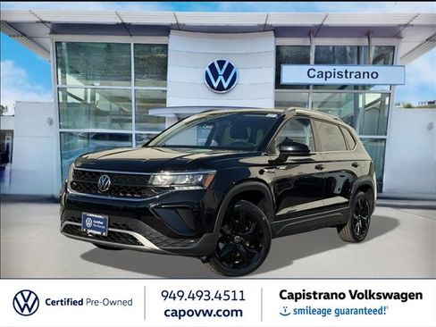 Certified 2022 Volkswagen Taos SE image 1