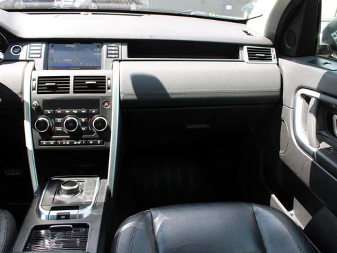 Used 2017 Land Rover Discovery Sport SE image 16