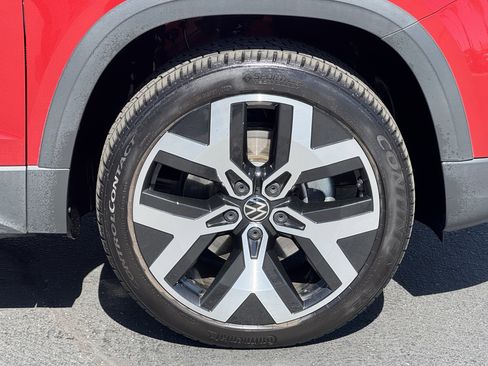 Used 2022 Volkswagen Taos SEL w/ Panoramic Sunroof Package image 12