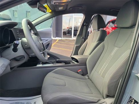 Used 2023 Hyundai Elantra SEL image 14