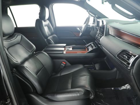 Used 2020 Lincoln Navigator 2WD image 20