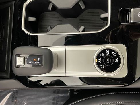 New 2025 Mitsubishi Outlander SE image 13