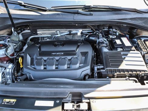 Certified 2022 Volkswagen Tiguan SE image 16
