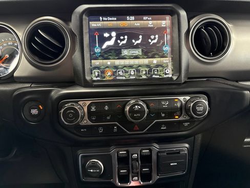 Used 2023 Jeep Gladiator Sport AWD/4WD image 20