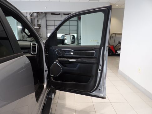 Used 2023 RAM 1500 Laramie AWD/4WD image 23