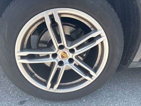 Used 2019 Porsche Macan AWD/4WD image 9