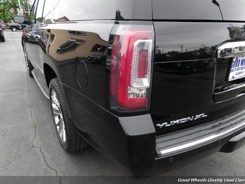 Used 2015 GMC Yukon XL Denali w/ Touring Package AWD/4WD image 9