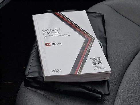 Certified 2024 Toyota Sienna XLE image 27