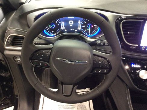 New 2026 Chrysler Pacifica Limited w/ S Appearance Package image 22