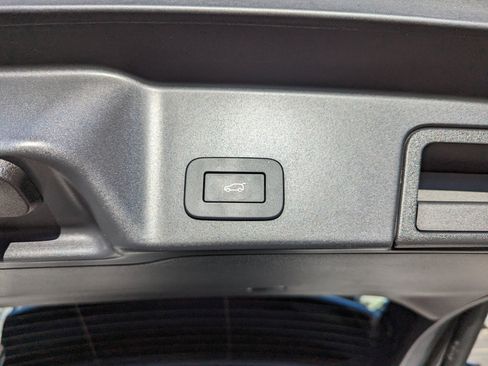 Used 2024 Land Rover Range Rover Evoque Dynamic SE image 41