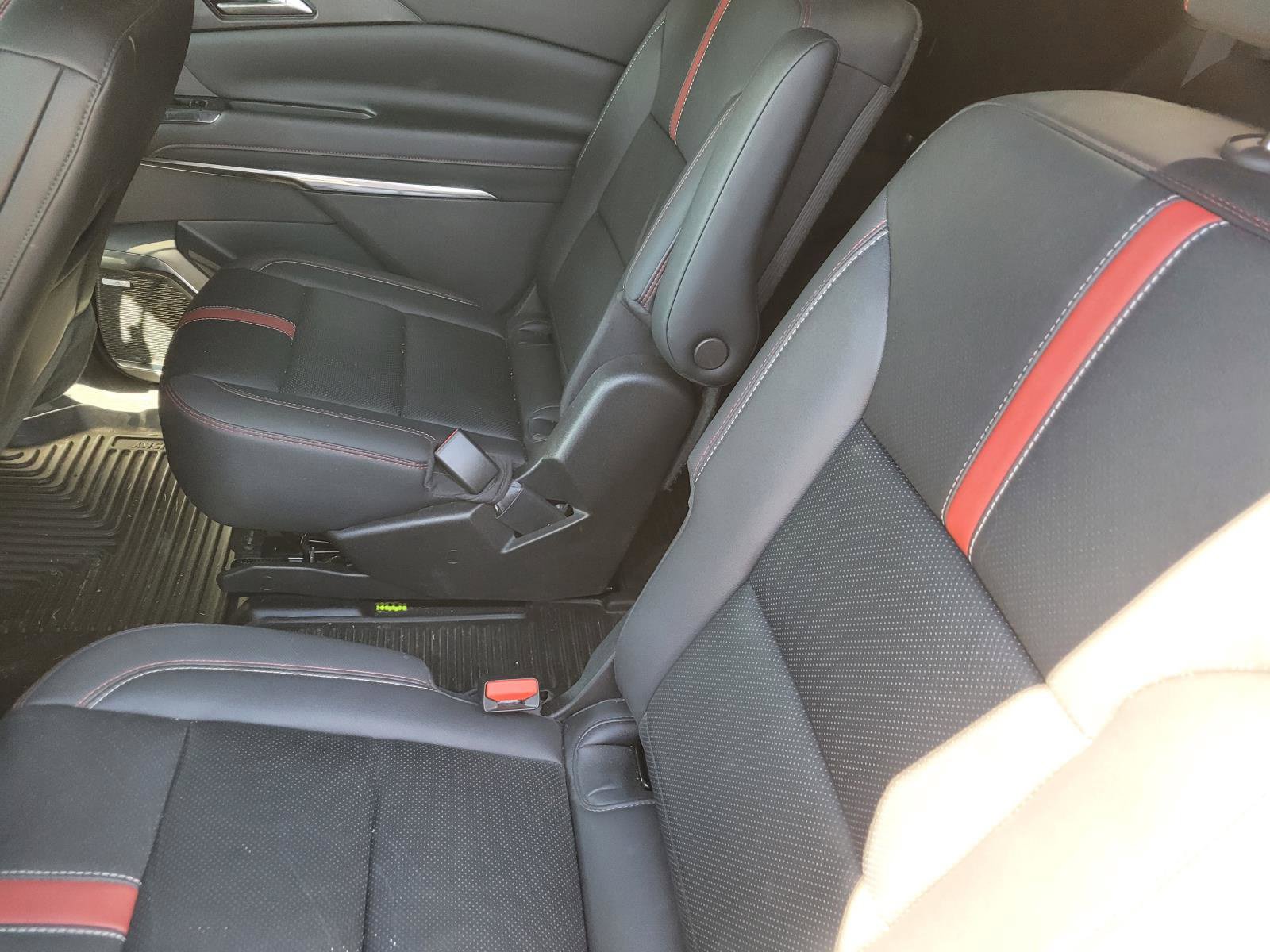 Used 2026 Chevrolet Traverse RS FWD image 18
