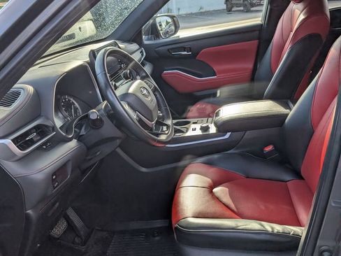 Used 2022 Toyota Highlander XSE AWD/4WD image 13