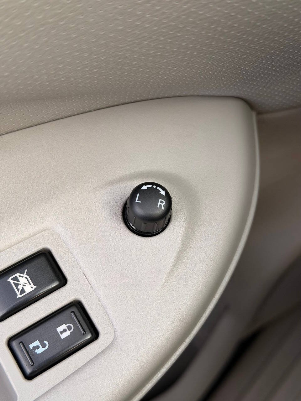 Used 2015 Nissan Quest SV w/ Leather Package FWD image 35