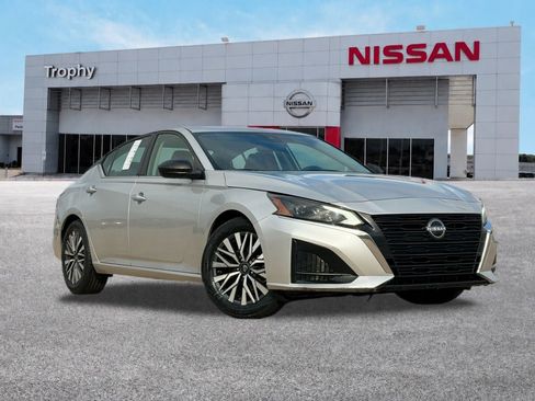 Certified 2024 Nissan Altima 2.5 SV FWD image 1